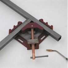 Presse d'angle pour metal